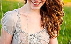 殴美美白老妇大BBOOSS